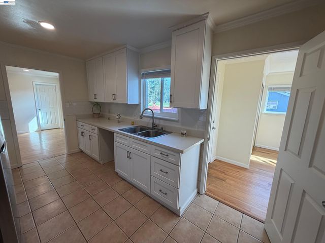 820 Island Dr, Alameda, CA 94502