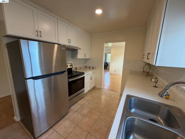 820 Island Dr, Alameda, CA 94502