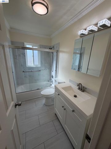 820 Island Dr, Alameda, CA 94502