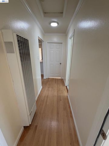 820 Island Dr, Alameda, CA 94502