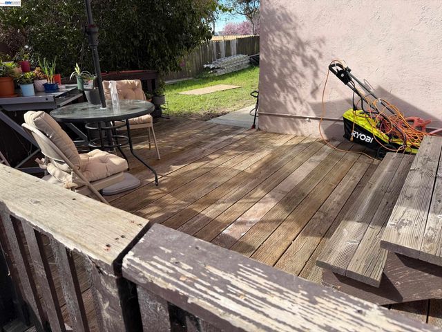 820 Island Dr, Alameda, CA 94502