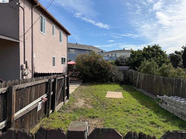 820 Island Dr, Alameda, CA 94502