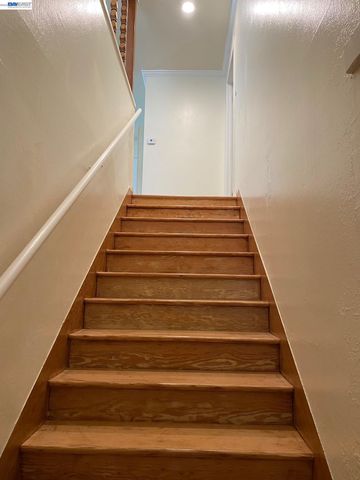 820 Island Dr, Alameda, CA 94502