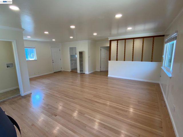 820 Island Dr, Alameda, CA 94502