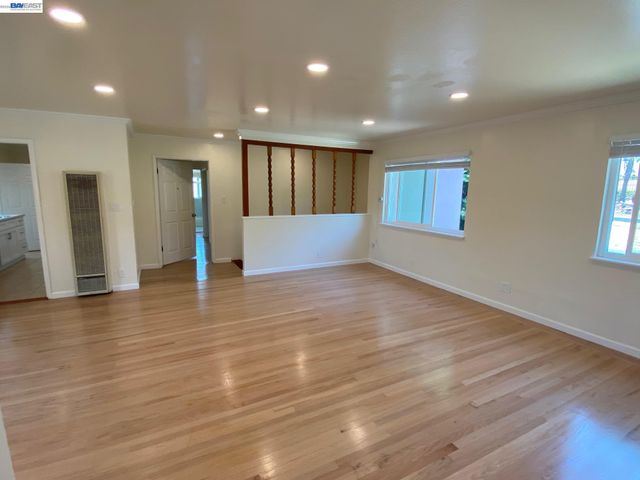 820 Island Dr, Alameda, CA 94502