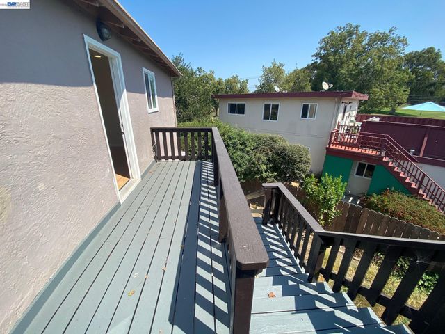 820 Island Dr, Alameda, CA 94502