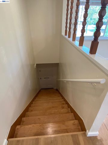 820 Island Dr, Alameda, CA 94502