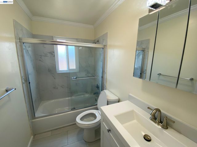 820 Island Dr, Alameda, CA 94502