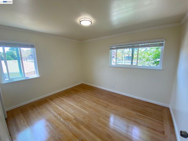 820 Island Dr, Alameda, CA 94502