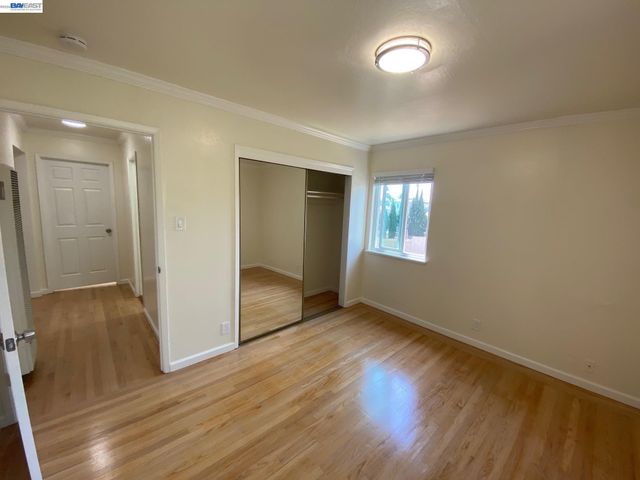 820 Island Dr, Alameda, CA 94502