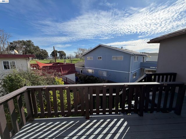 820 Island Dr, Alameda, CA 94502