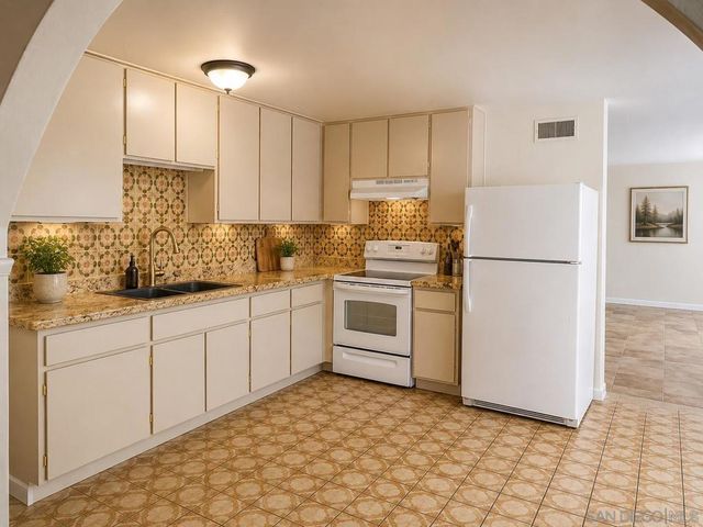 8474 Parkbrook, San Diego, CA 92114