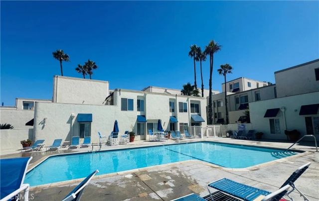 711 Pacific Coast 206, Huntington Beach, CA 92648