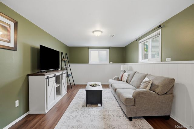 28282 Couzens Avenue, Madison Heights, MI 48071