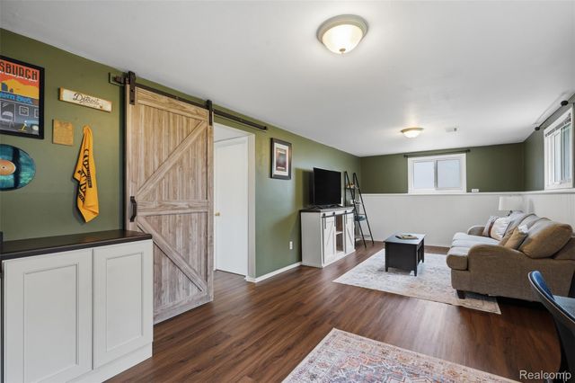 28282 Couzens Avenue, Madison Heights, MI 48071