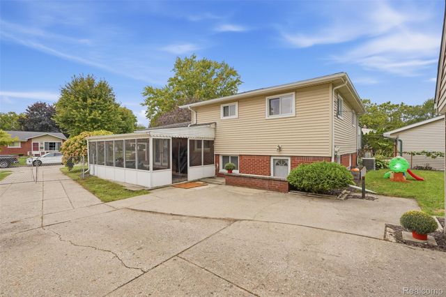 28282 Couzens Avenue, Madison Heights, MI 48071