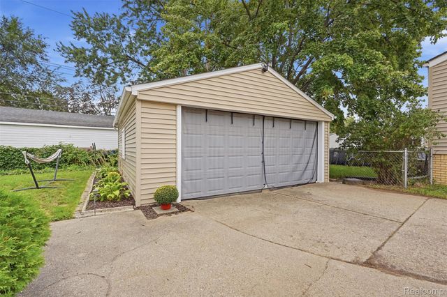 28282 Couzens Avenue, Madison Heights, MI 48071