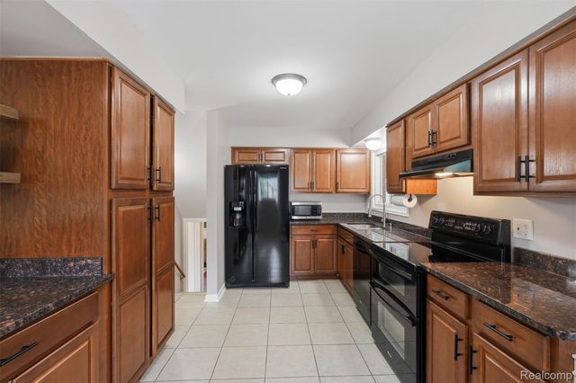 28282 Couzens Avenue, Madison Heights, MI 48071