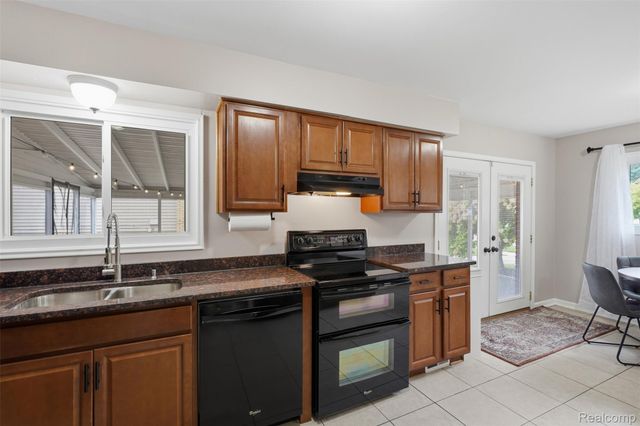 28282 Couzens Avenue, Madison Heights, MI 48071