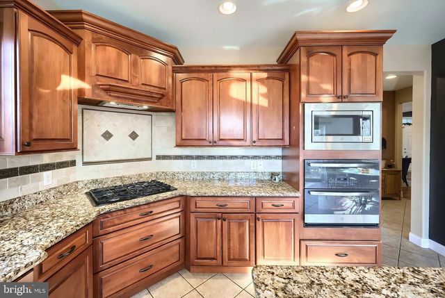 120 BUTTERCUP LN, Wellsville, PA 17365