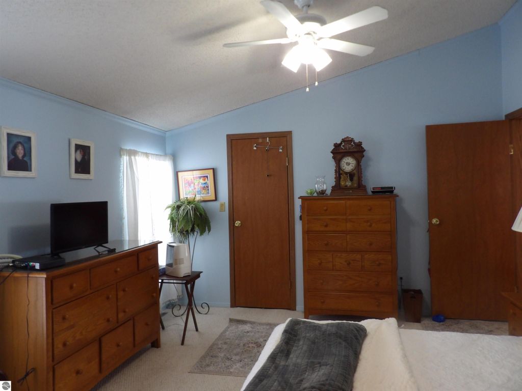 Image 14 of property listing at 406 Fairway Drive, Cadillac, MI 49601