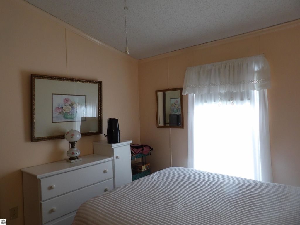 Image 21 of property listing at 406 Fairway Drive, Cadillac, MI 49601