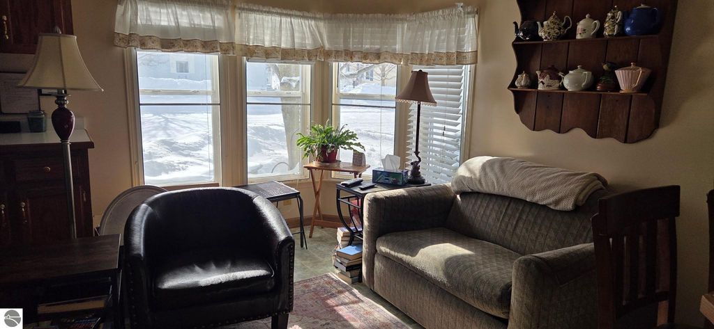 Image 3 of property listing at 406 Fairway Drive, Cadillac, MI 49601