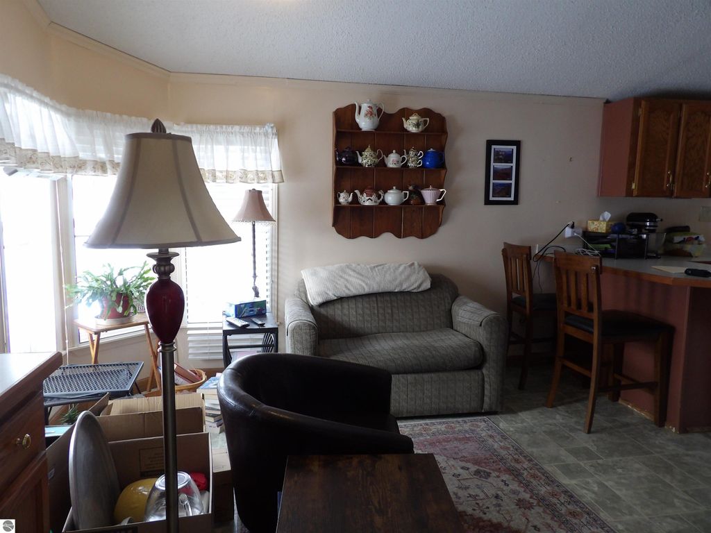 Image 4 of property listing at 406 Fairway Drive, Cadillac, MI 49601