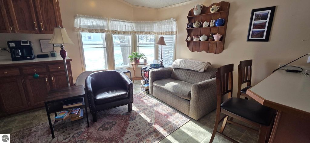 Image 5 of property listing at 406 Fairway Drive, Cadillac, MI 49601