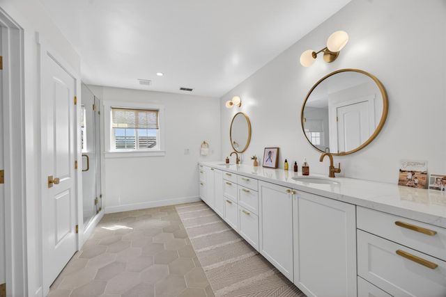 7636 Bridgeview Dr, Sacramento, CA 95831
