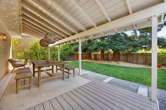 7636 Bridgeview Dr, Sacramento, CA 95831