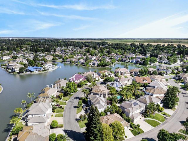 7636 Bridgeview Dr, Sacramento, CA 95831