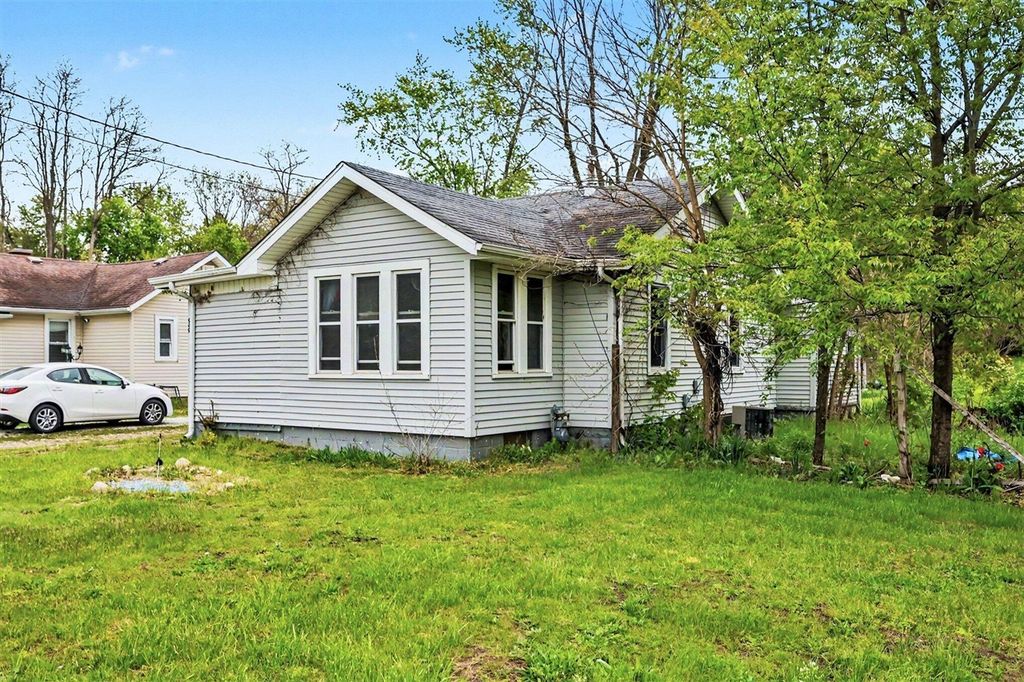 949 S 13th Street, Niles, MI 49120
