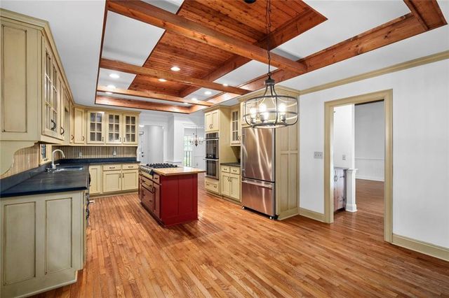 805 Pinehurst Drive, Woodstock, GA 30188