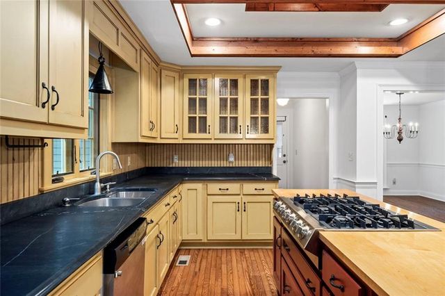 805 Pinehurst Drive, Woodstock, GA 30188