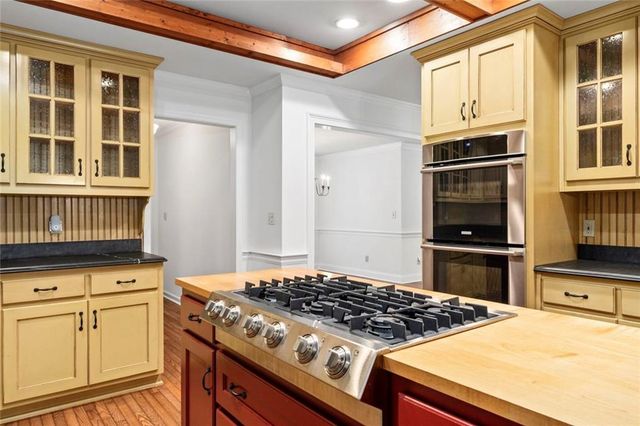 805 Pinehurst Drive, Woodstock, GA 30188