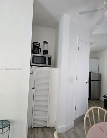 109 SE 9th St 6, Hallandale Beach, FL 33009