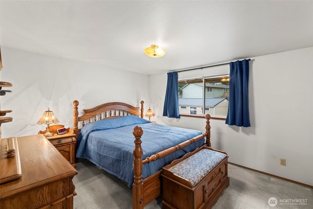 1072 NE Lombard Court, Bremerton, WA 98311