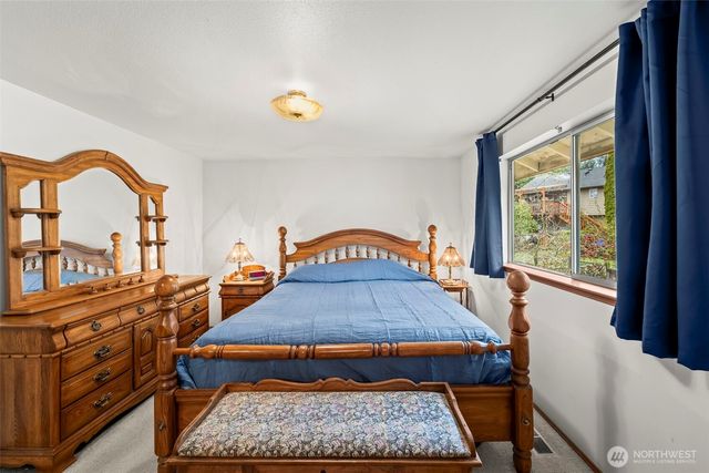 1072 NE Lombard Court, Bremerton, WA 98311