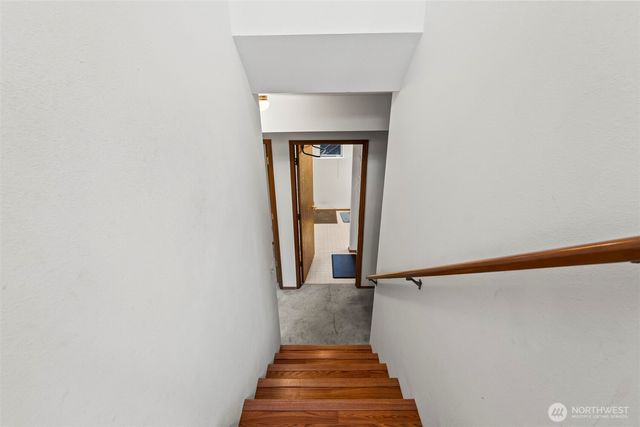 1072 NE Lombard Court, Bremerton, WA 98311