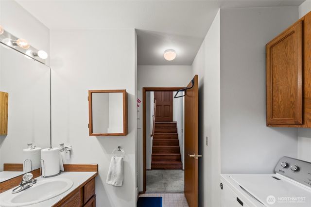 1072 NE Lombard Court, Bremerton, WA 98311