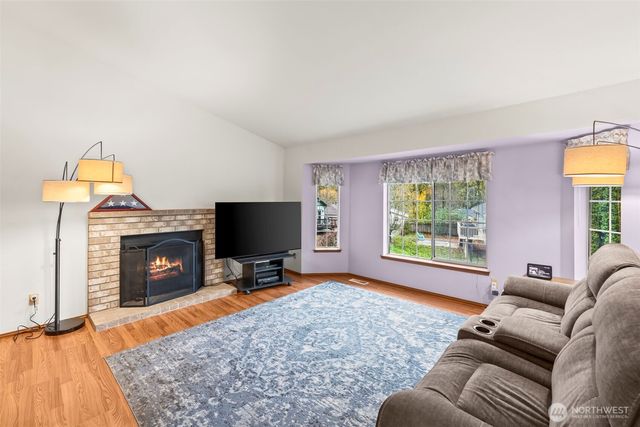 1072 NE Lombard Court, Bremerton, WA 98311