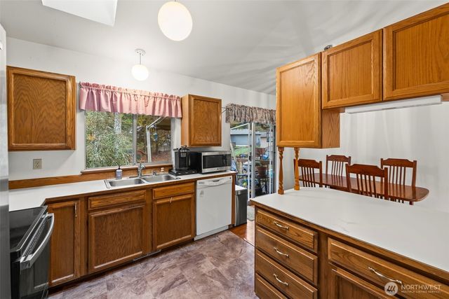 1072 NE Lombard Court, Bremerton, WA 98311