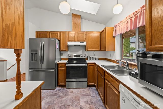 1072 NE Lombard Court, Bremerton, WA 98311