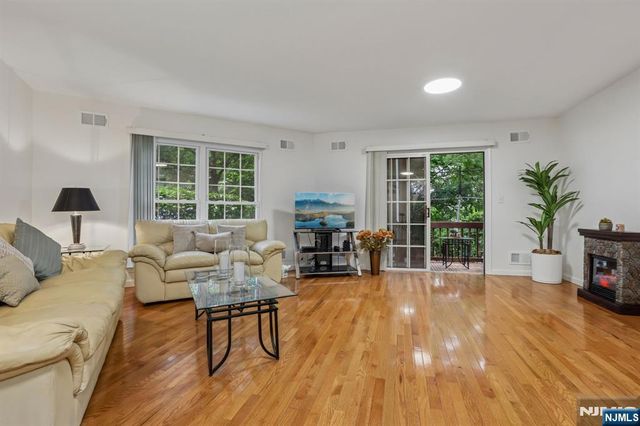 436 Lee Court 4133, Fort Lee, NJ 07024