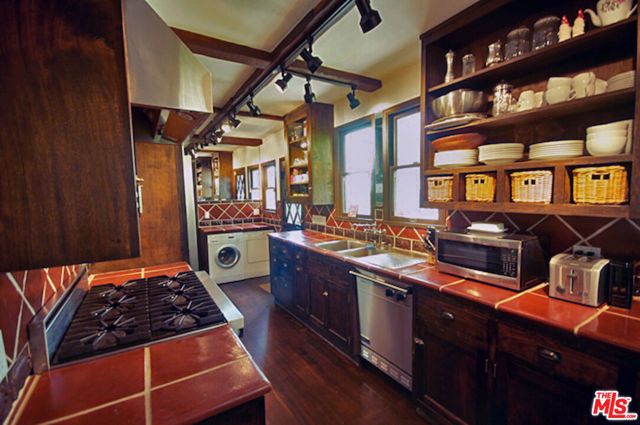 2667 LAKE VIEW Terrace, Los Angeles, CA 90039