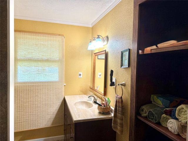 409 10th, Nocona, TX 76255