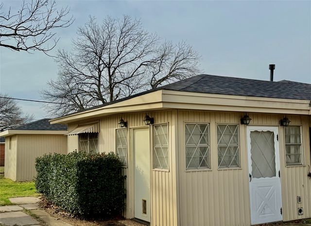 409 10th, Nocona, TX 76255