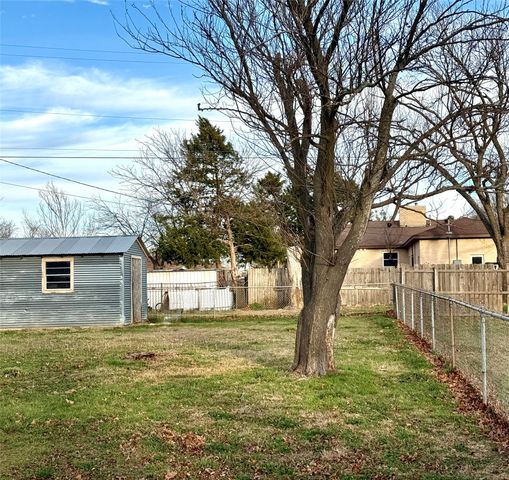 409 10th, Nocona, TX 76255