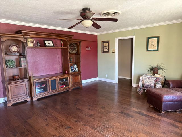 409 10th, Nocona, TX 76255